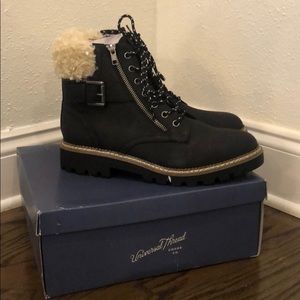 NIB universal thread Susan hiking boots black 11